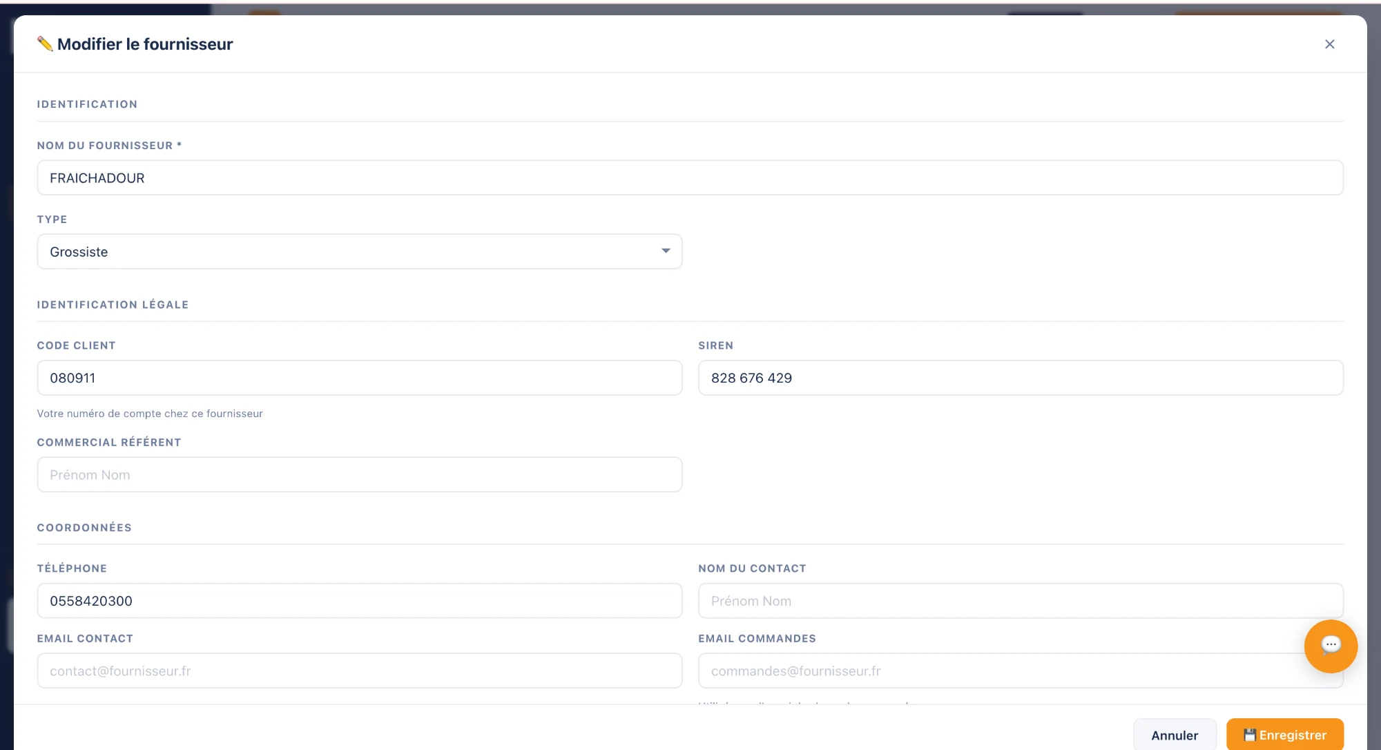 Formulaire fournisseur complété — nom, code client, SIREN, téléphone et emails